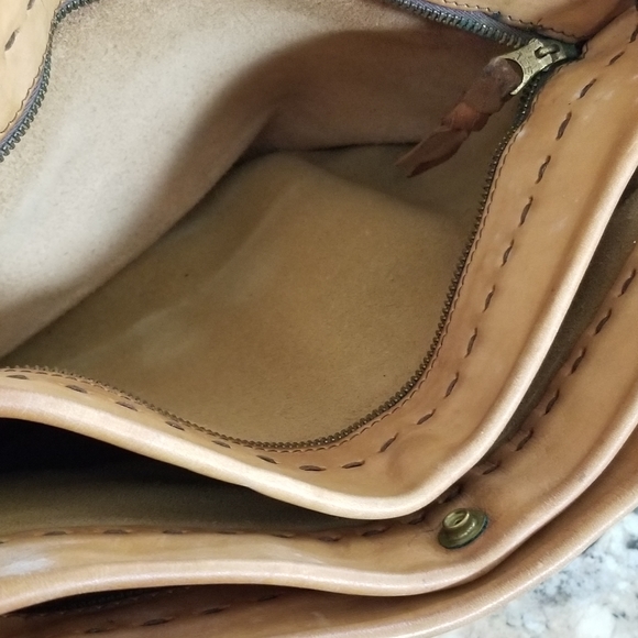 Vintage 1970s Tooled Leather Shoulder Bag - Picture 6 of 16